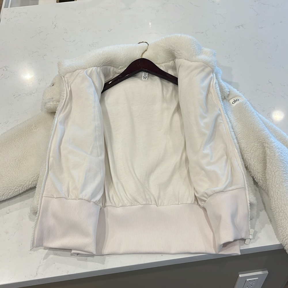 ALO Yoga Cream Sherpa Zip-Up Jacket - Picture 7 of 7